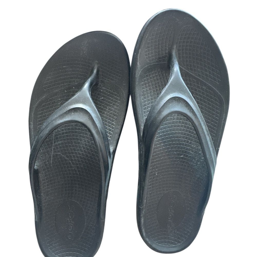 Oofoo’s OOriginal Black Flip Flops